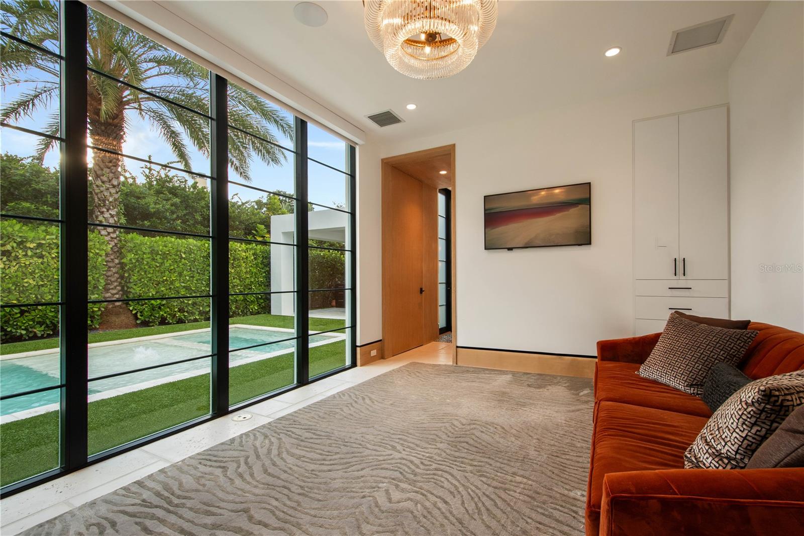 O6330736 Property Photo