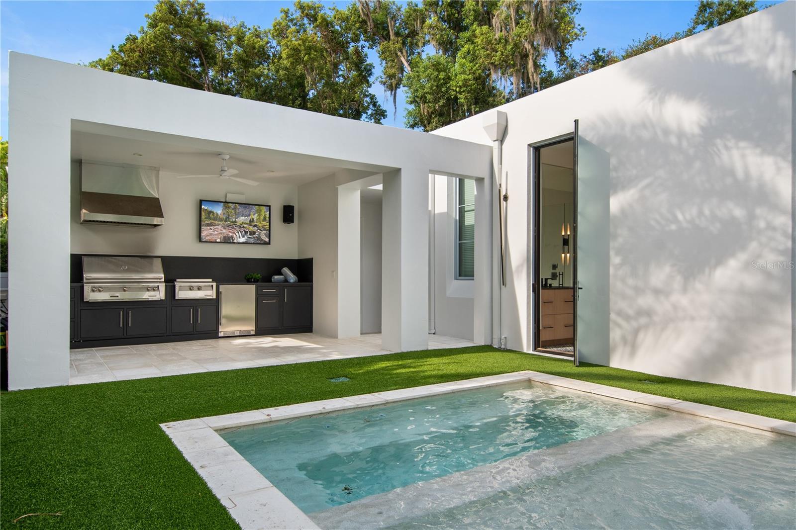 O6330736 Property Photo