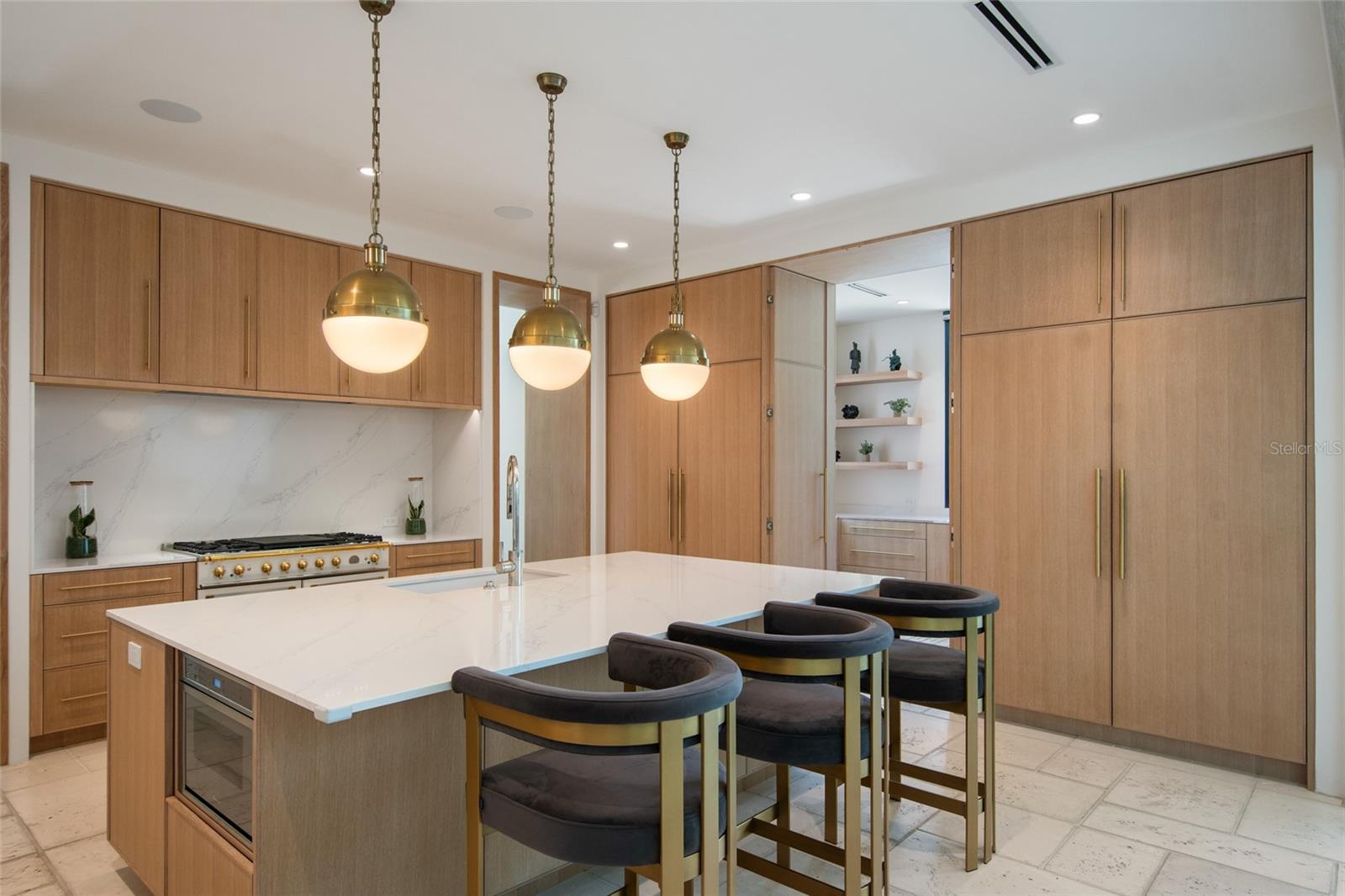 O6330736 Property Photo