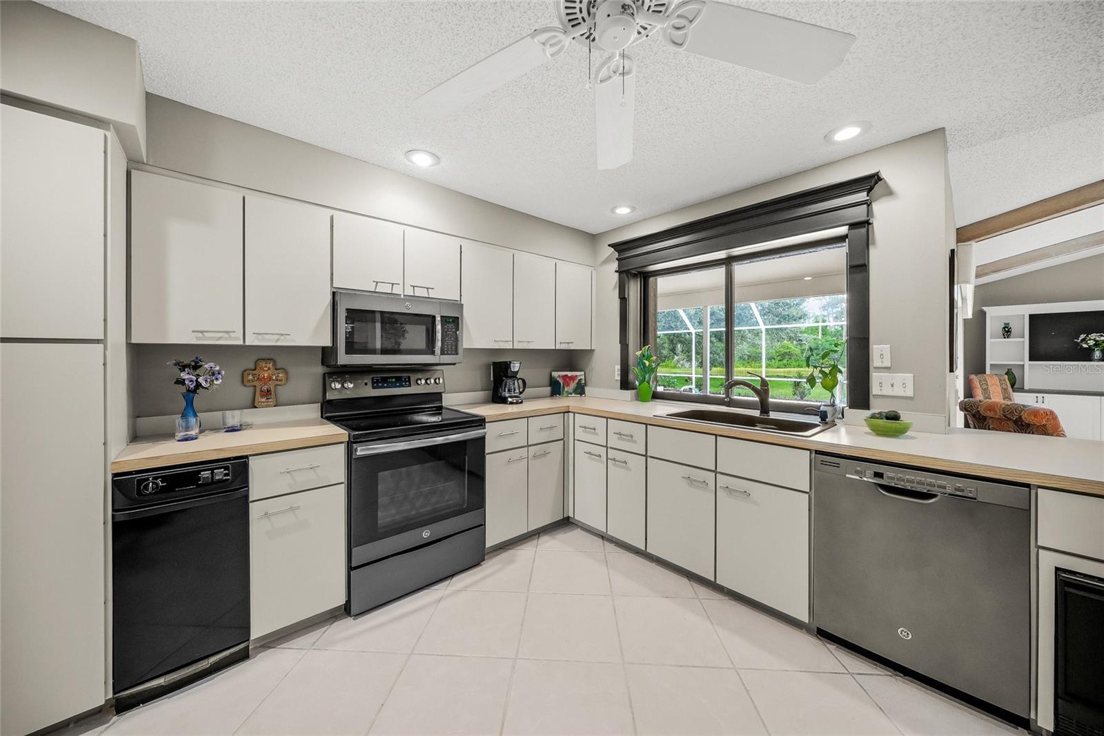 A4660180 Property Photo