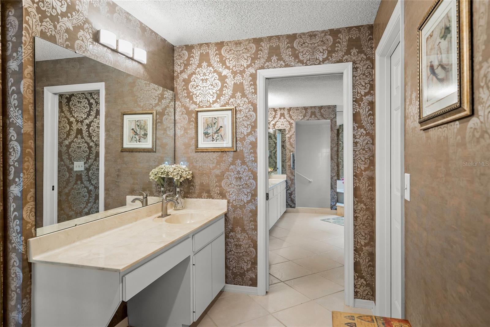 A4660180 Property Photo