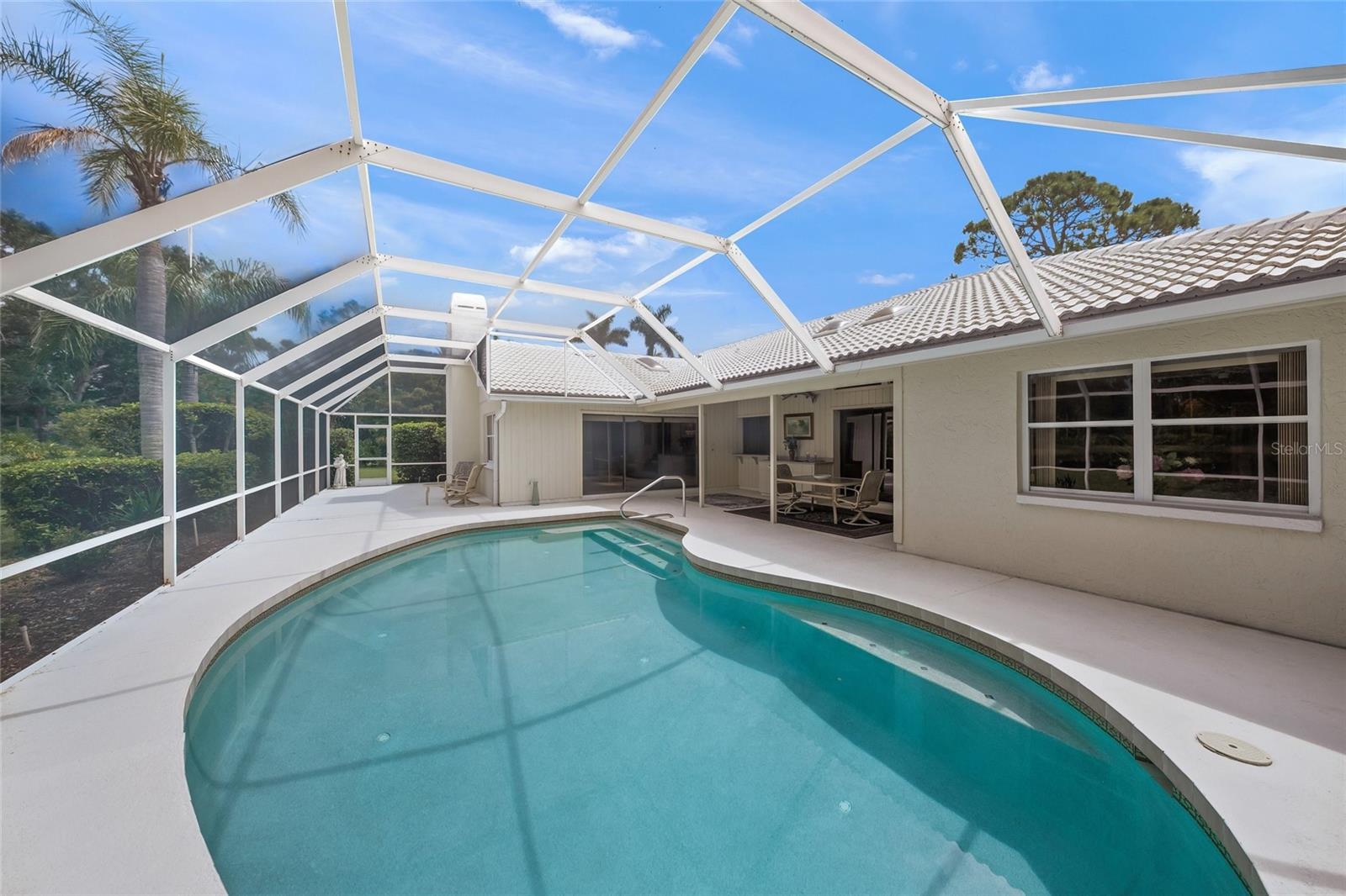A4660180 Property Photo