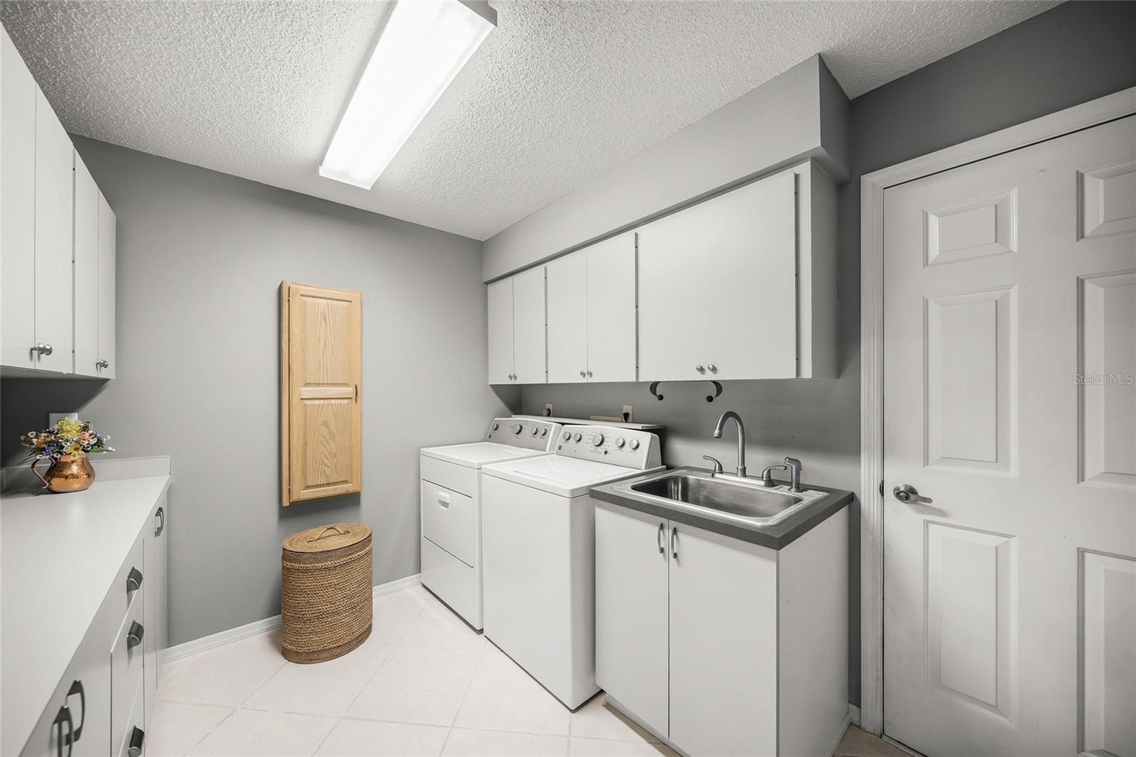 A4660180 Property Photo