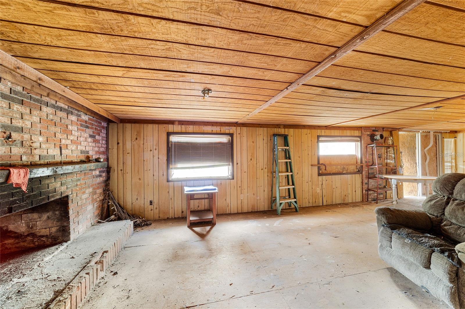 W7877658 Property Photo