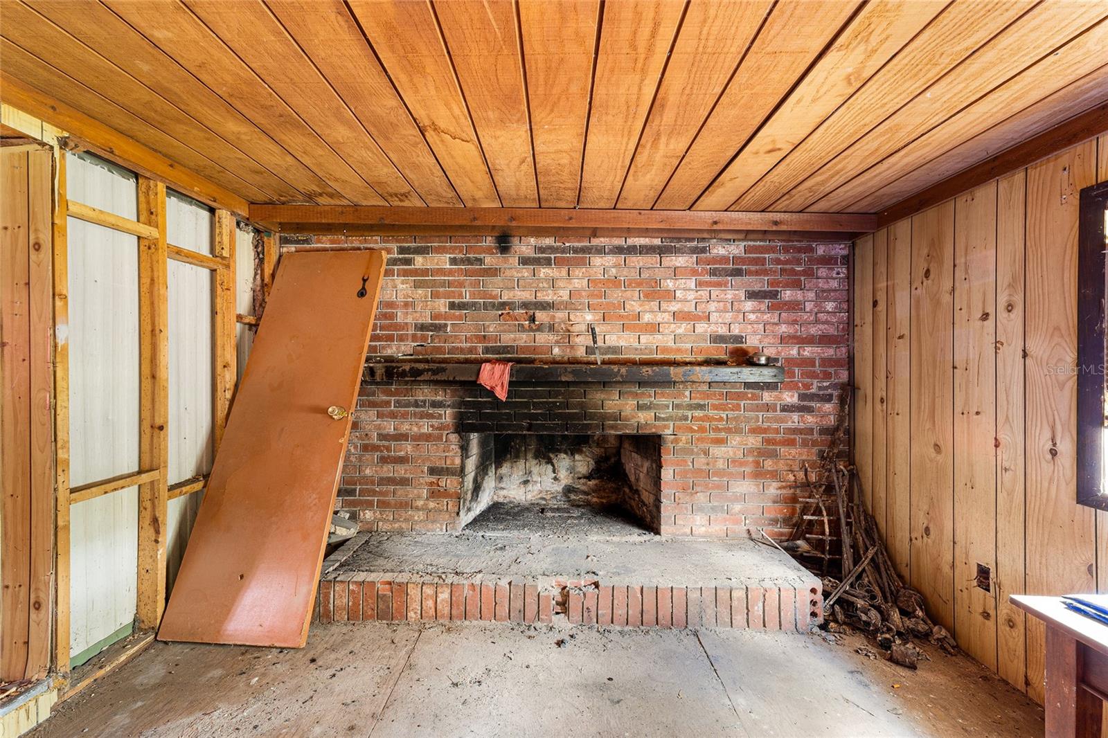 W7877658 Property Photo