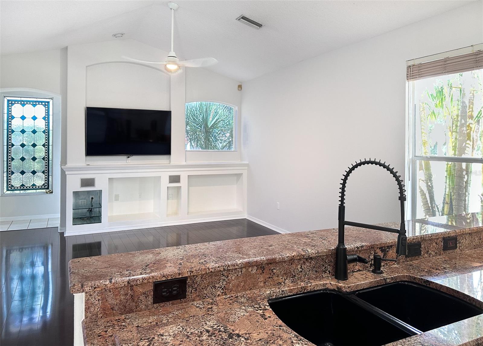 C7512873 Property Photo