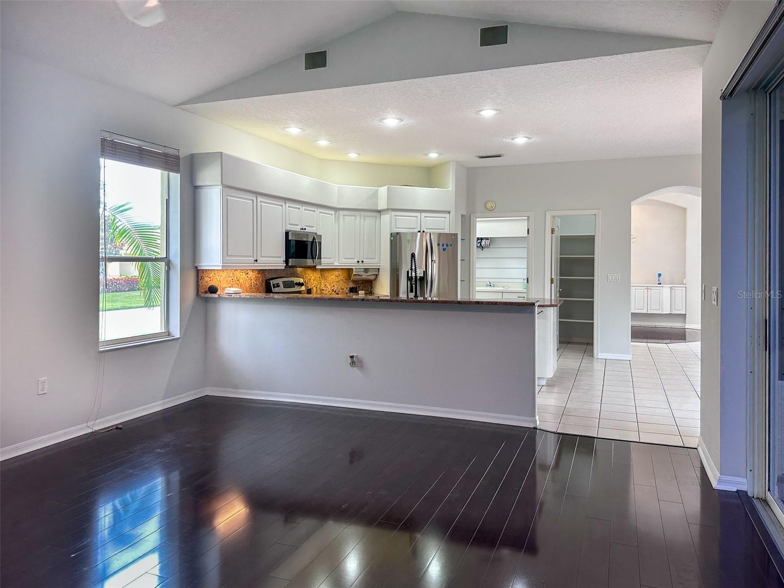 C7512873 Property Photo