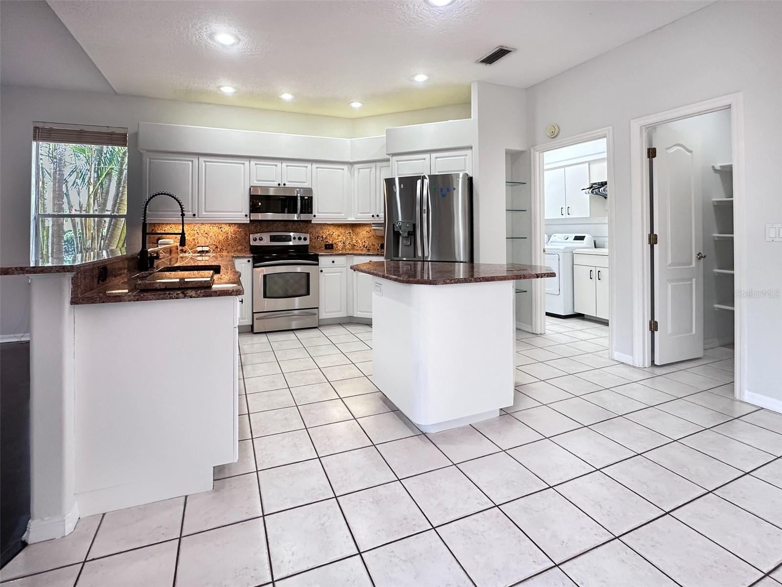 C7512873 Property Photo