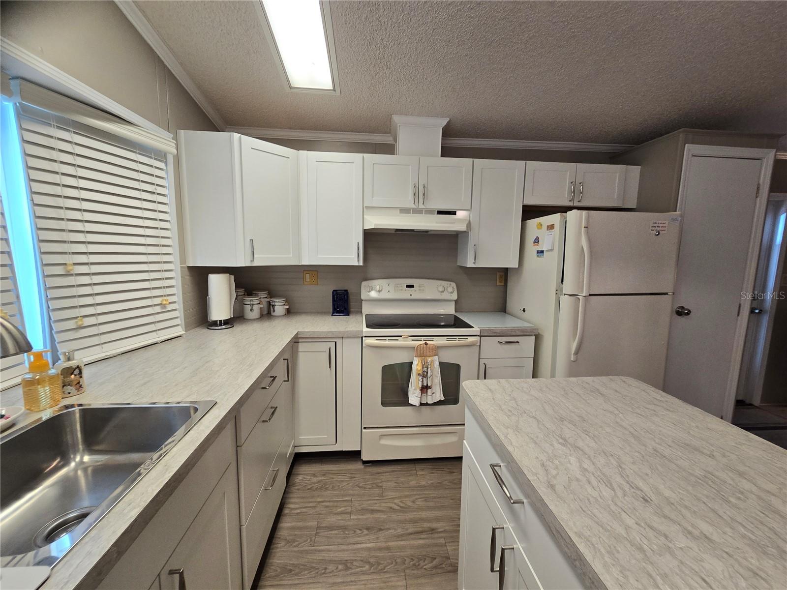 TB8411579 Property Photo