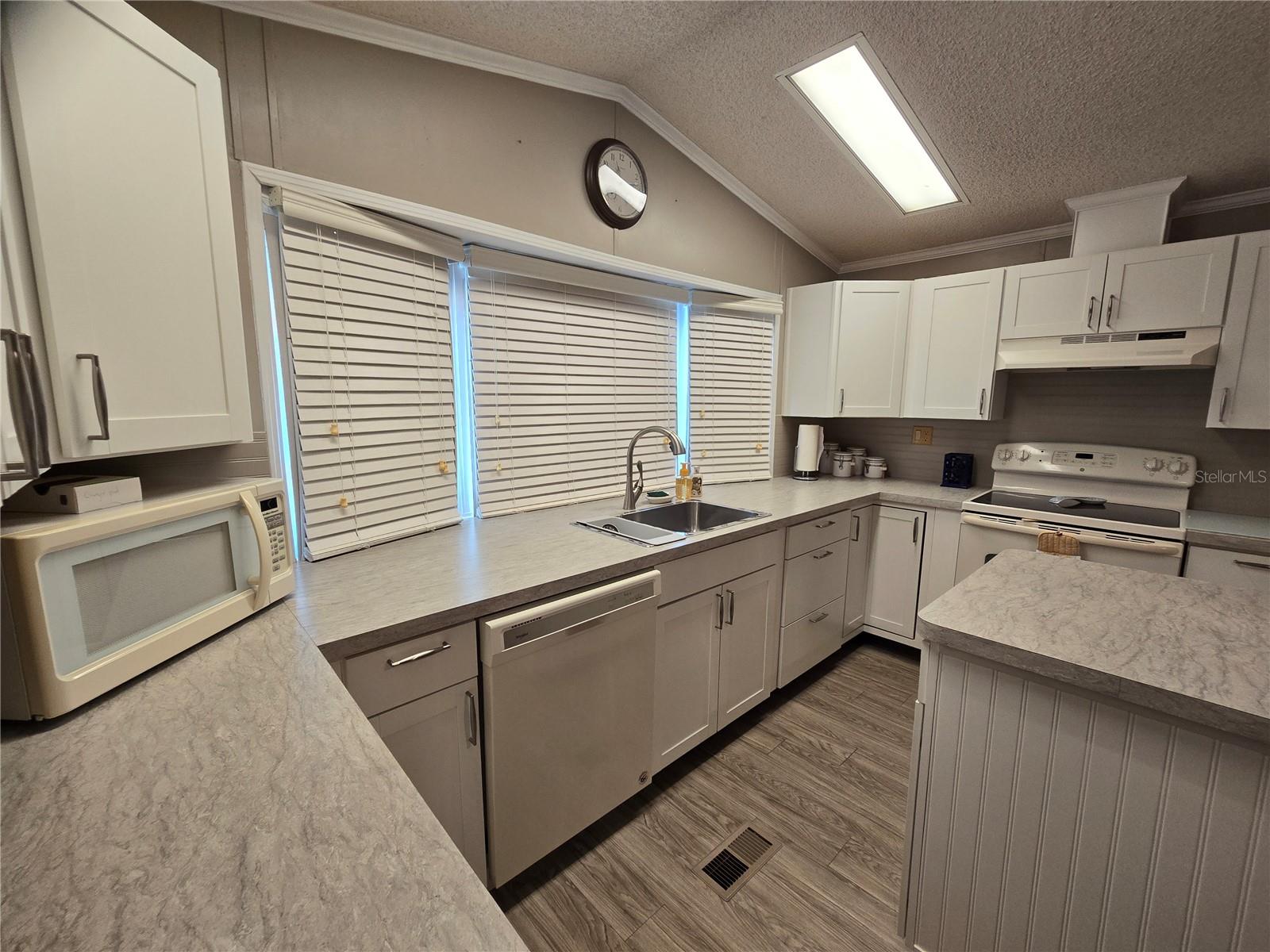 TB8411579 Property Photo