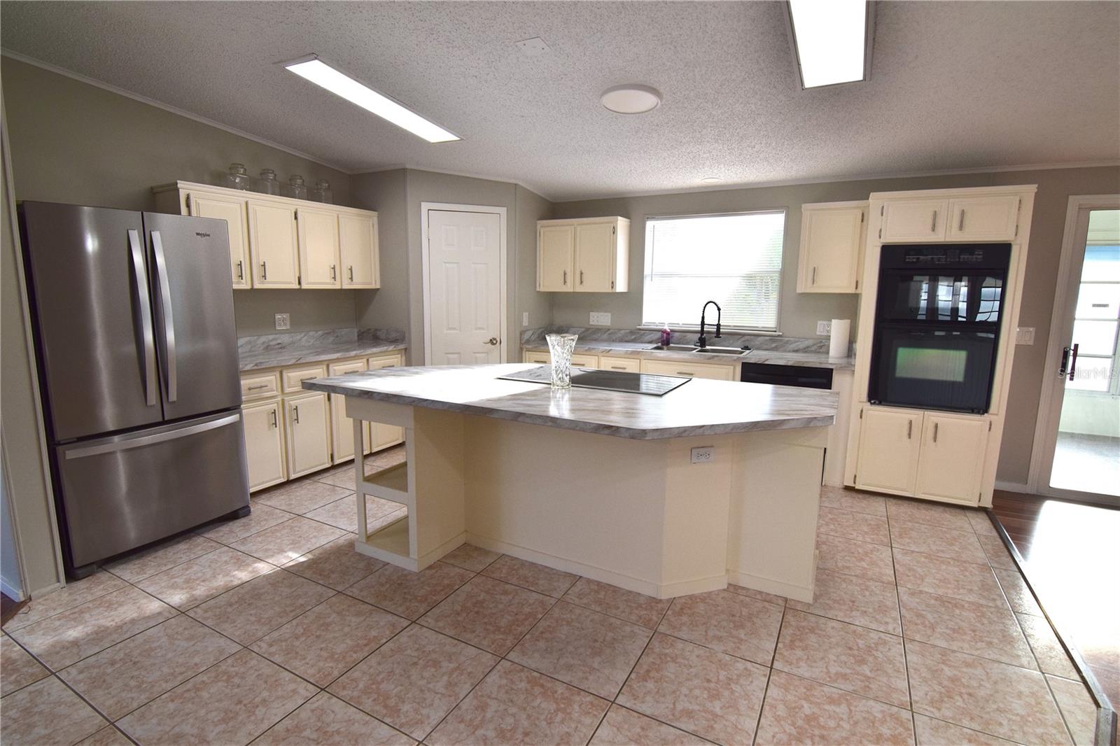 O6330885 Property Photo