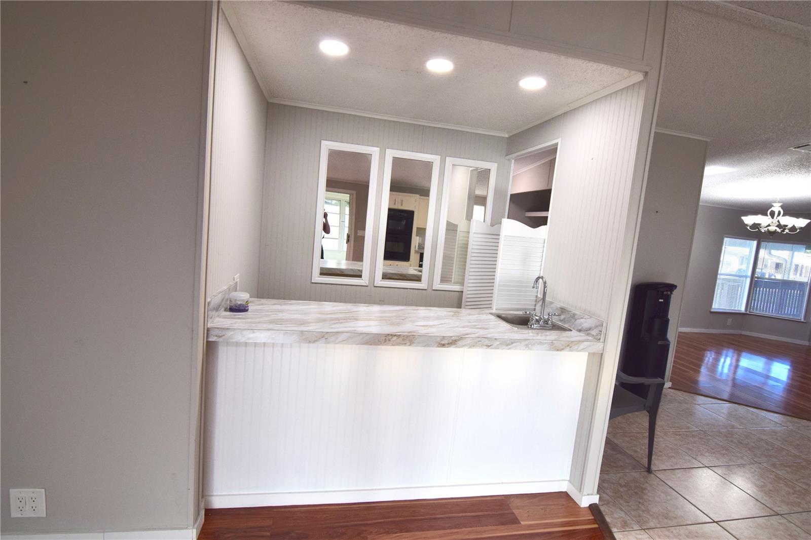 O6330885 Property Photo