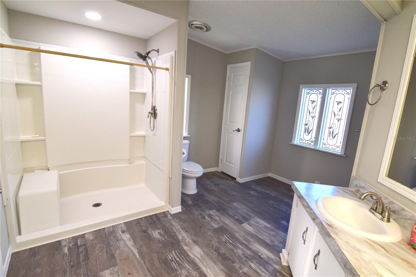 O6330885 Property Photo