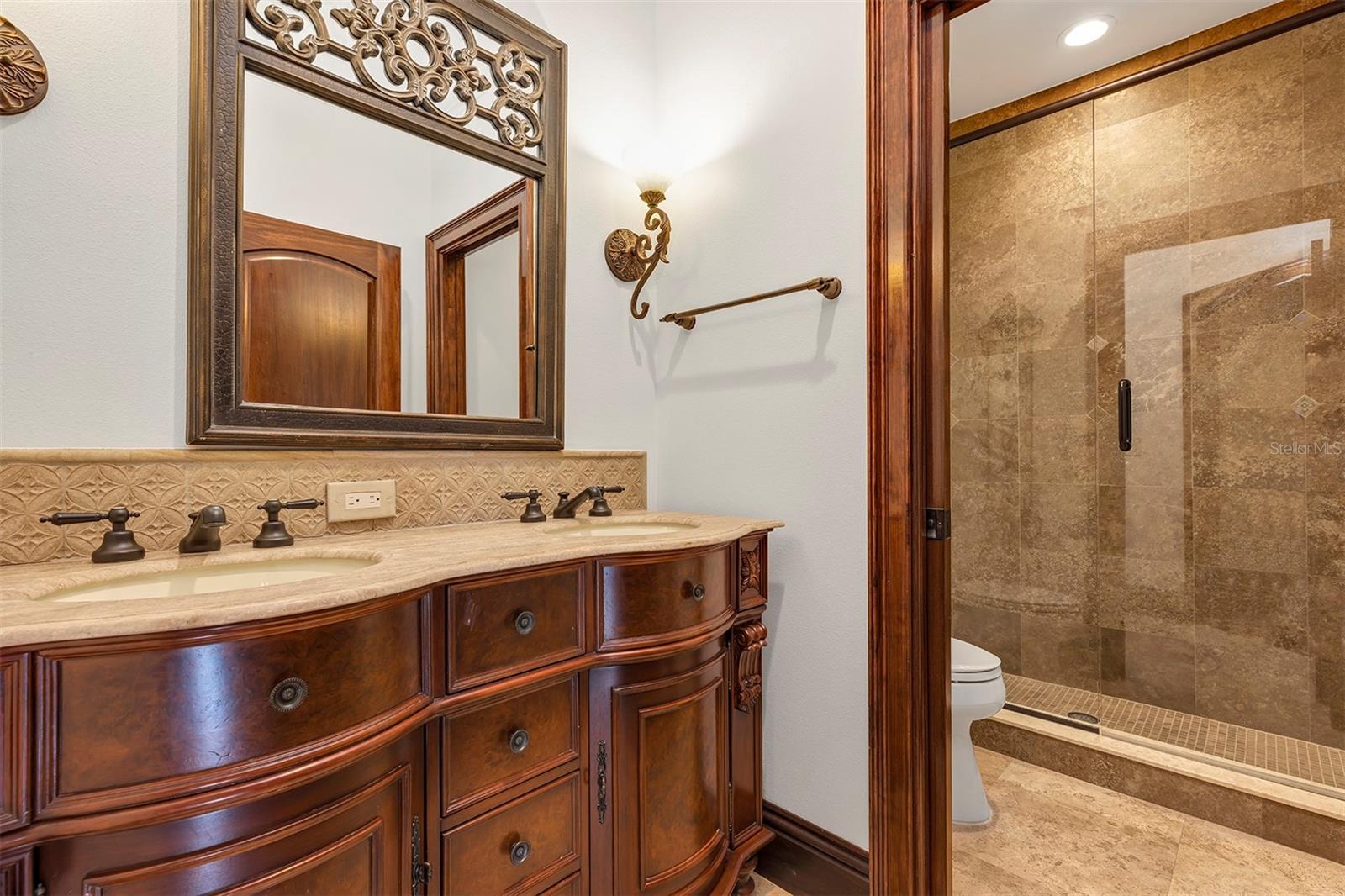 O6330959 Property Photo