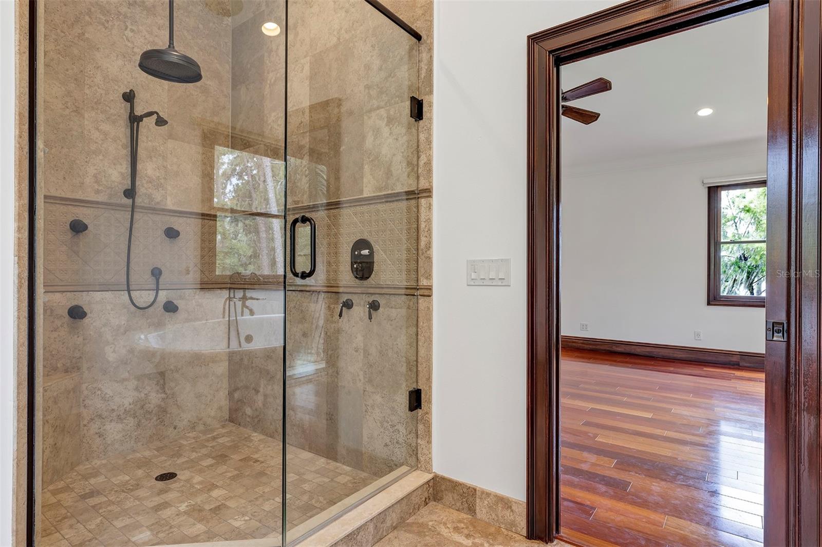 O6330959 Property Photo