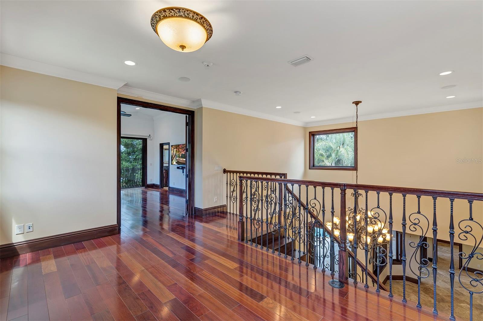 O6330959 Property Photo