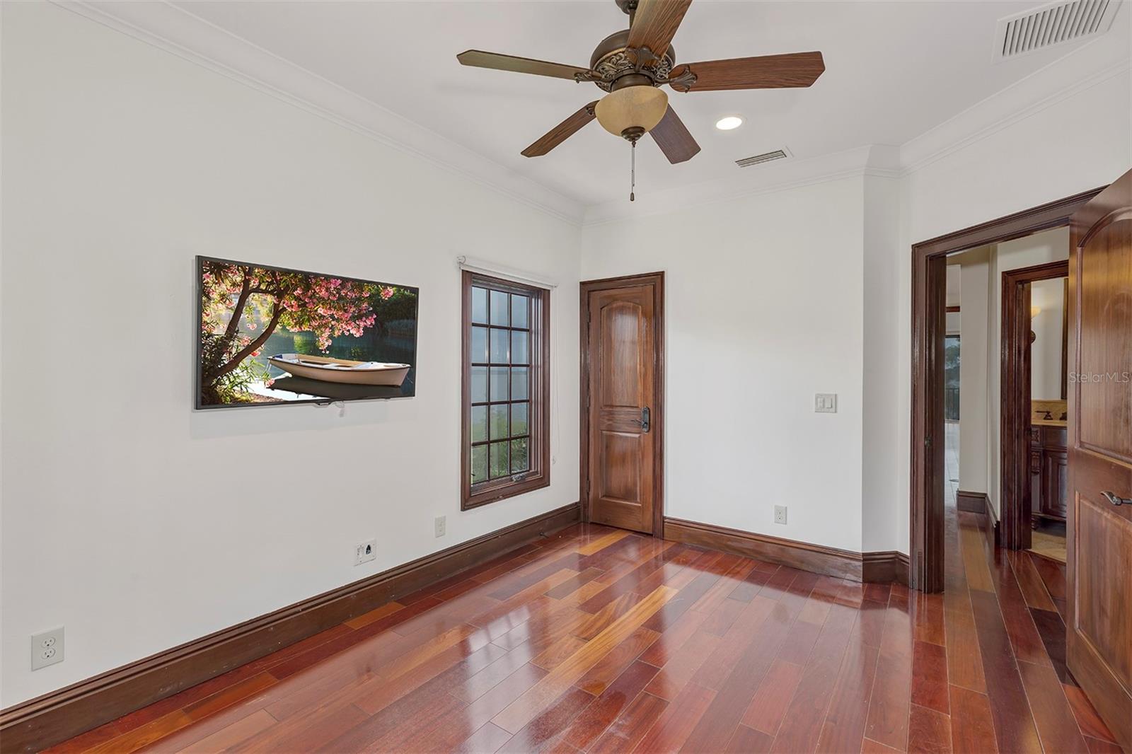 O6330959 Property Photo