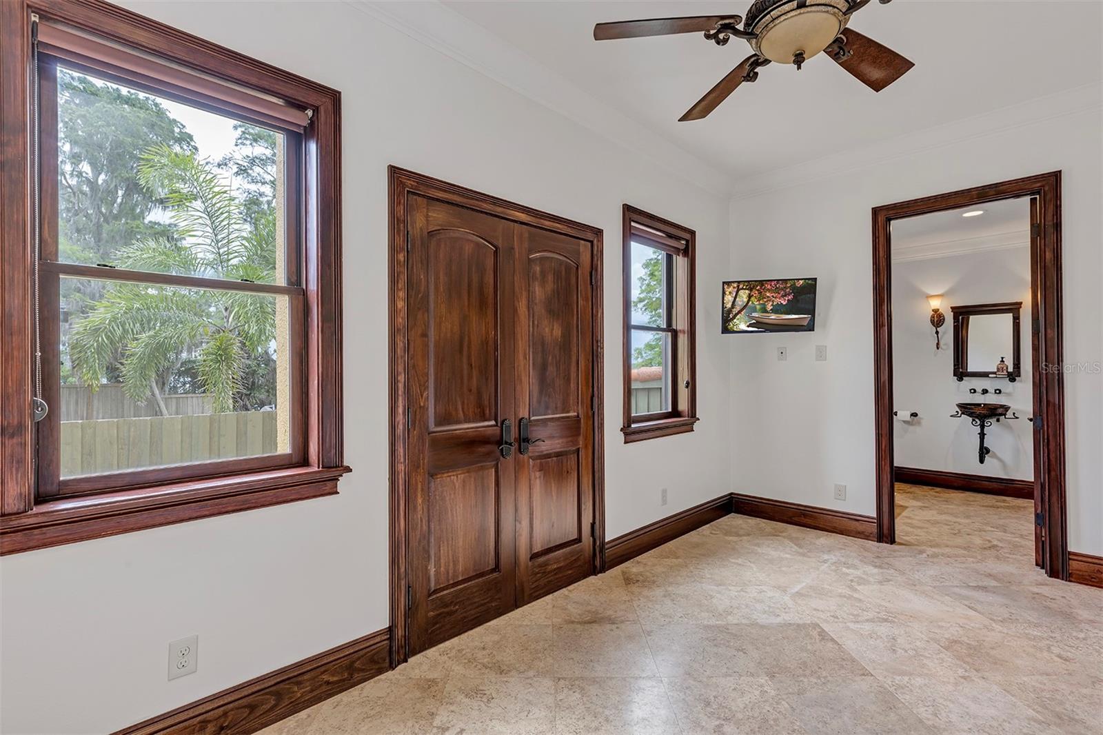 O6330959 Property Photo