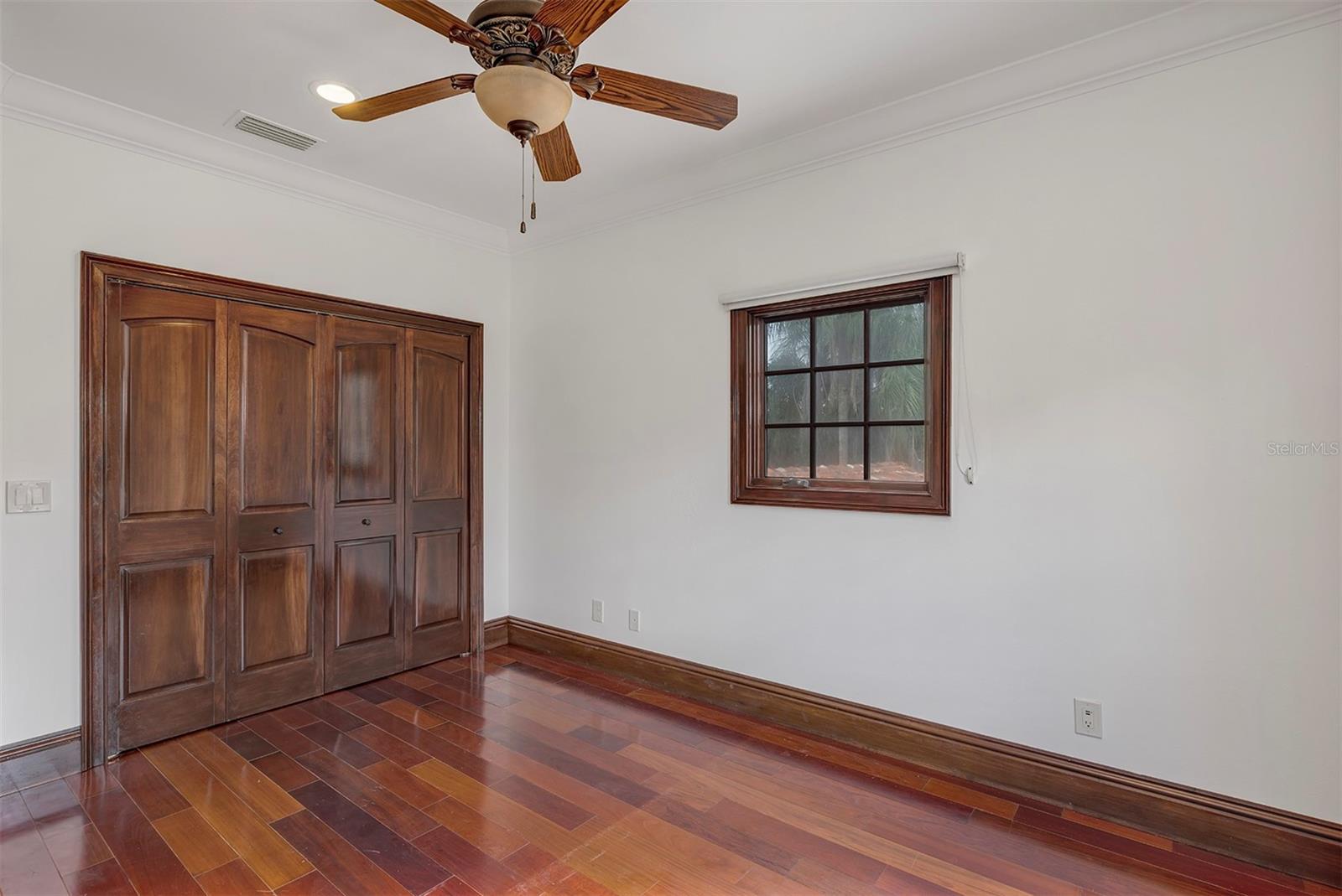 O6330959 Property Photo