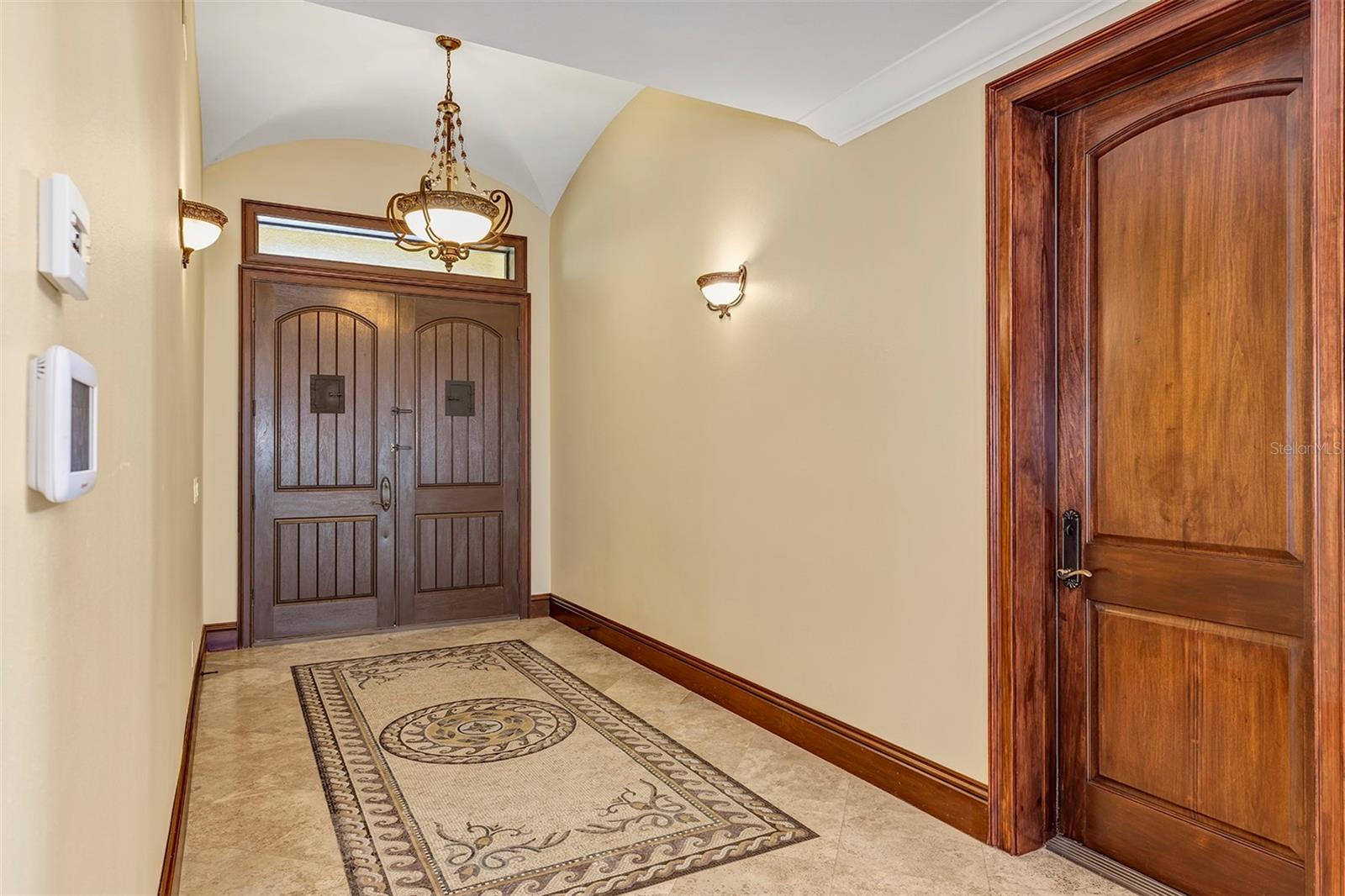 O6330959 Property Photo