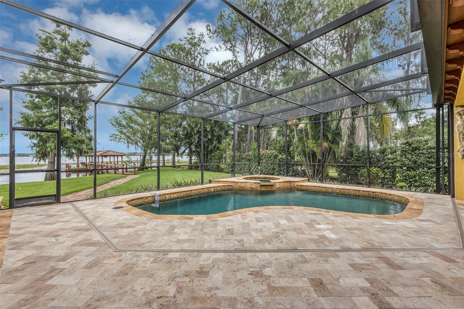 O6330959 Property Photo