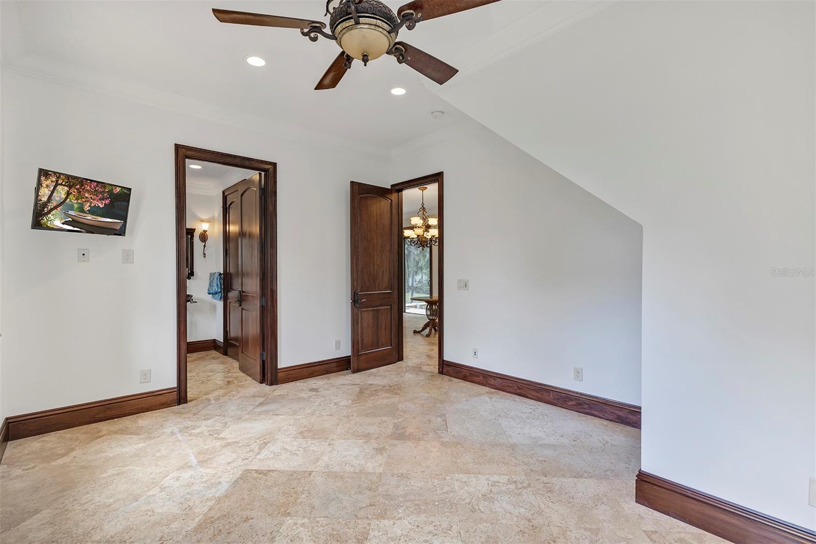 O6330959 Property Photo