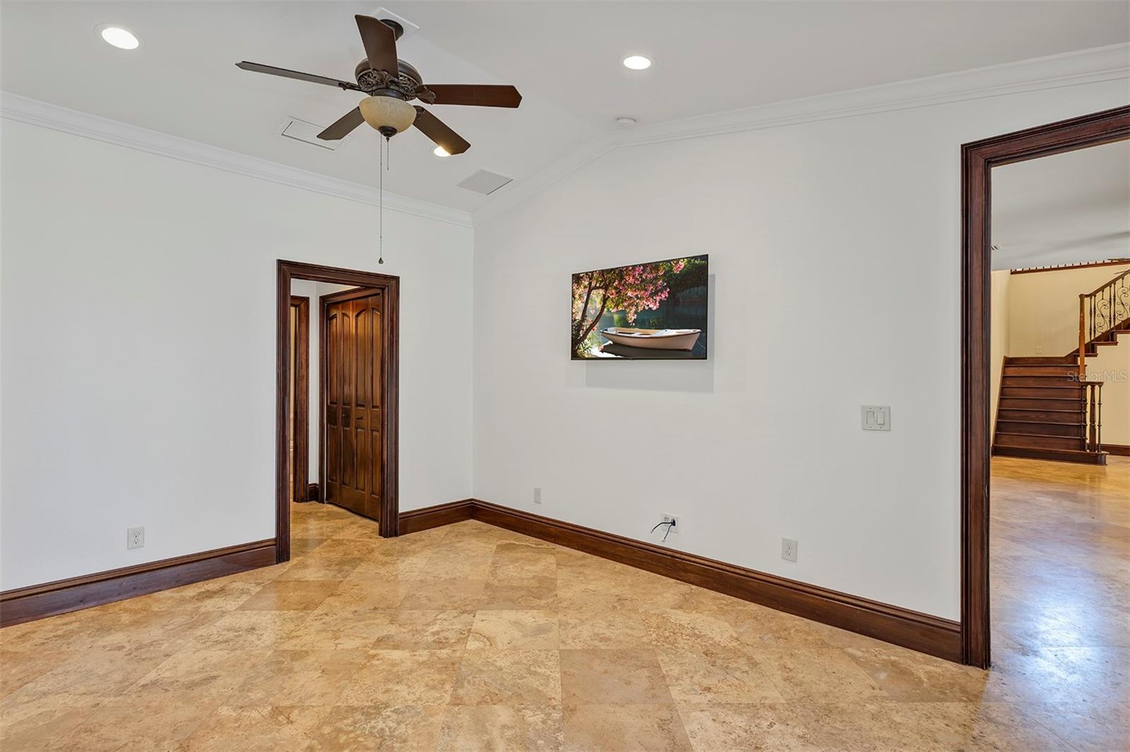 O6330959 Property Photo