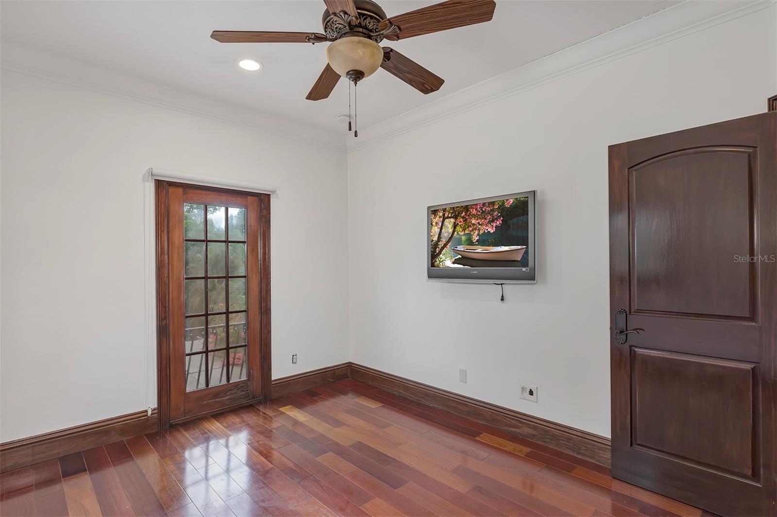 O6330959 Property Photo