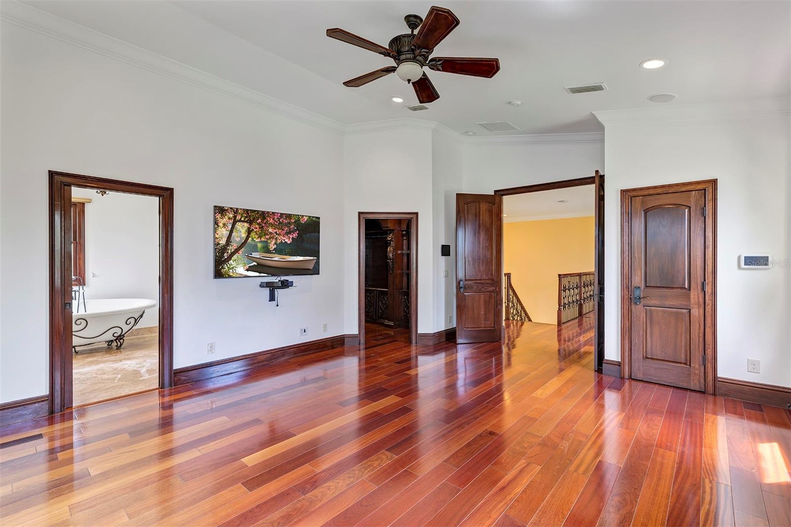 O6330959 Property Photo