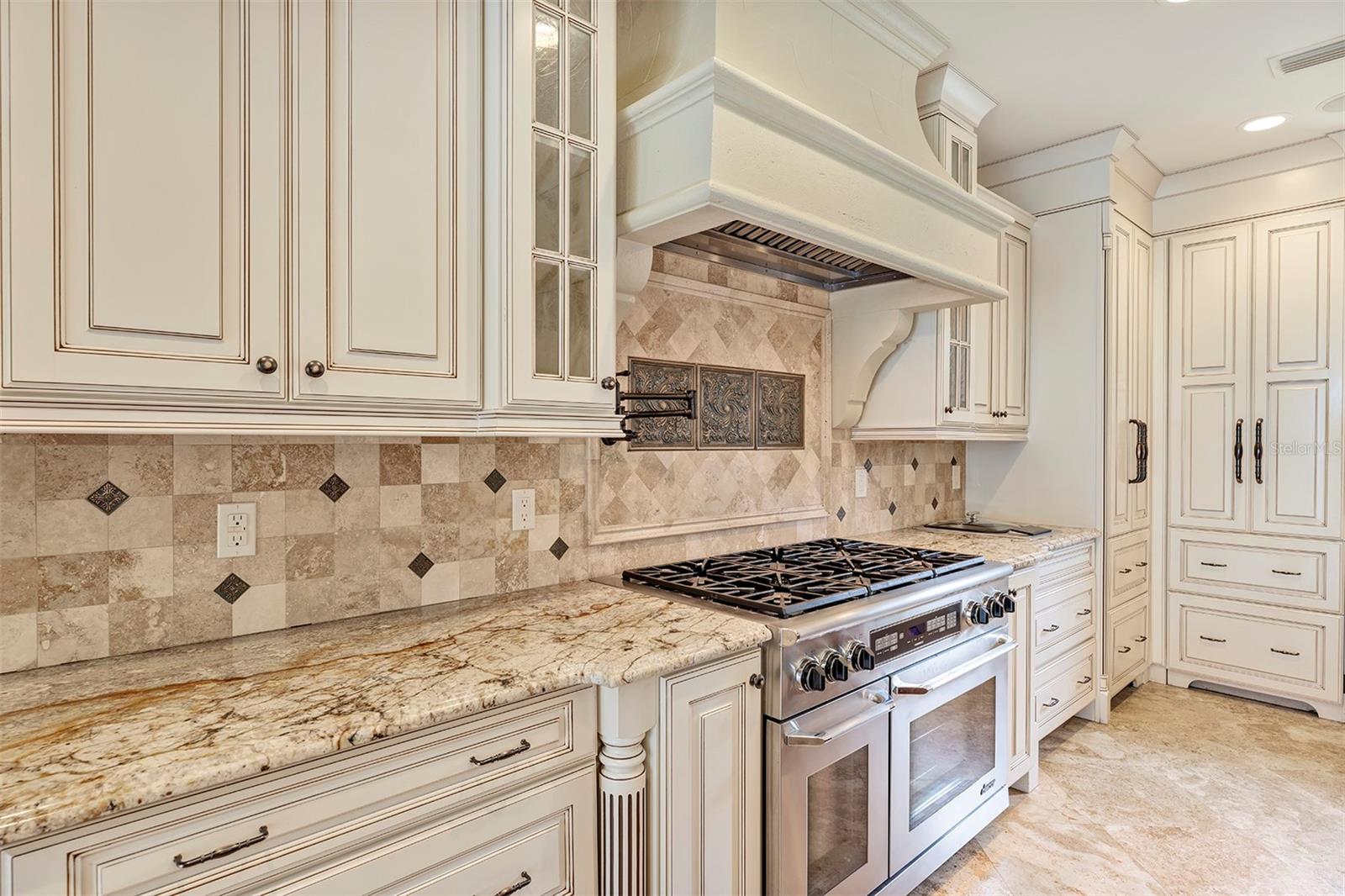 O6330959 Property Photo