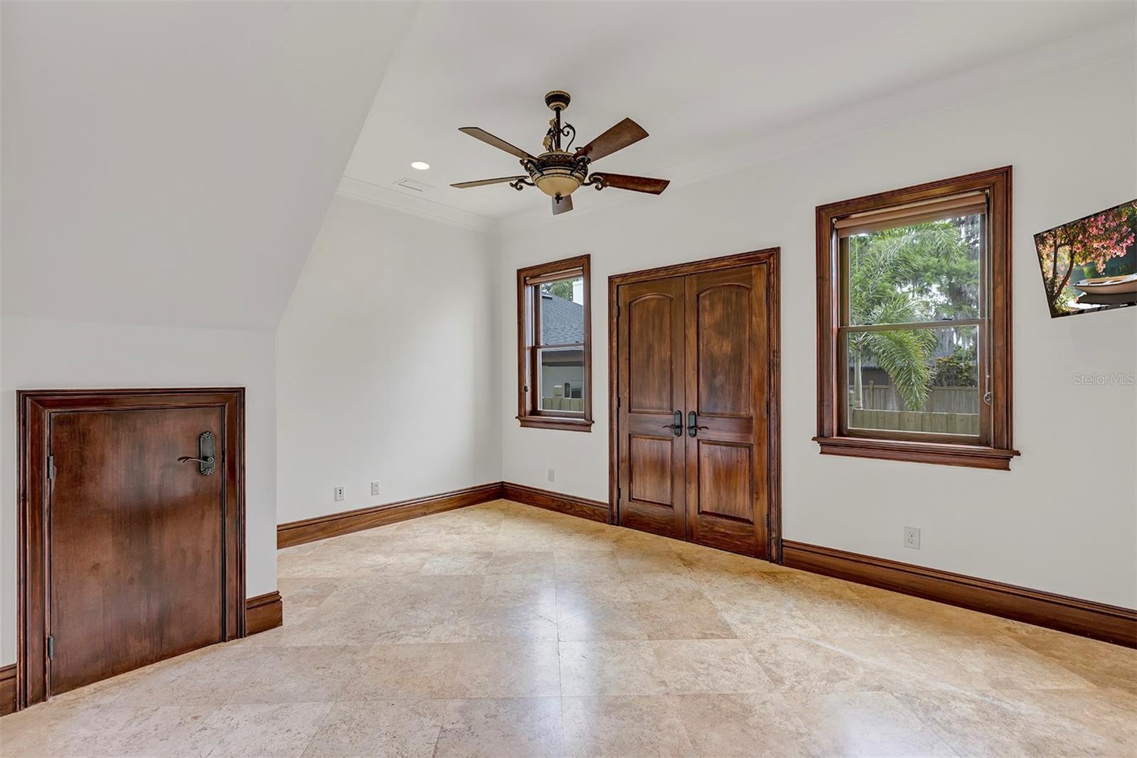 O6330959 Property Photo