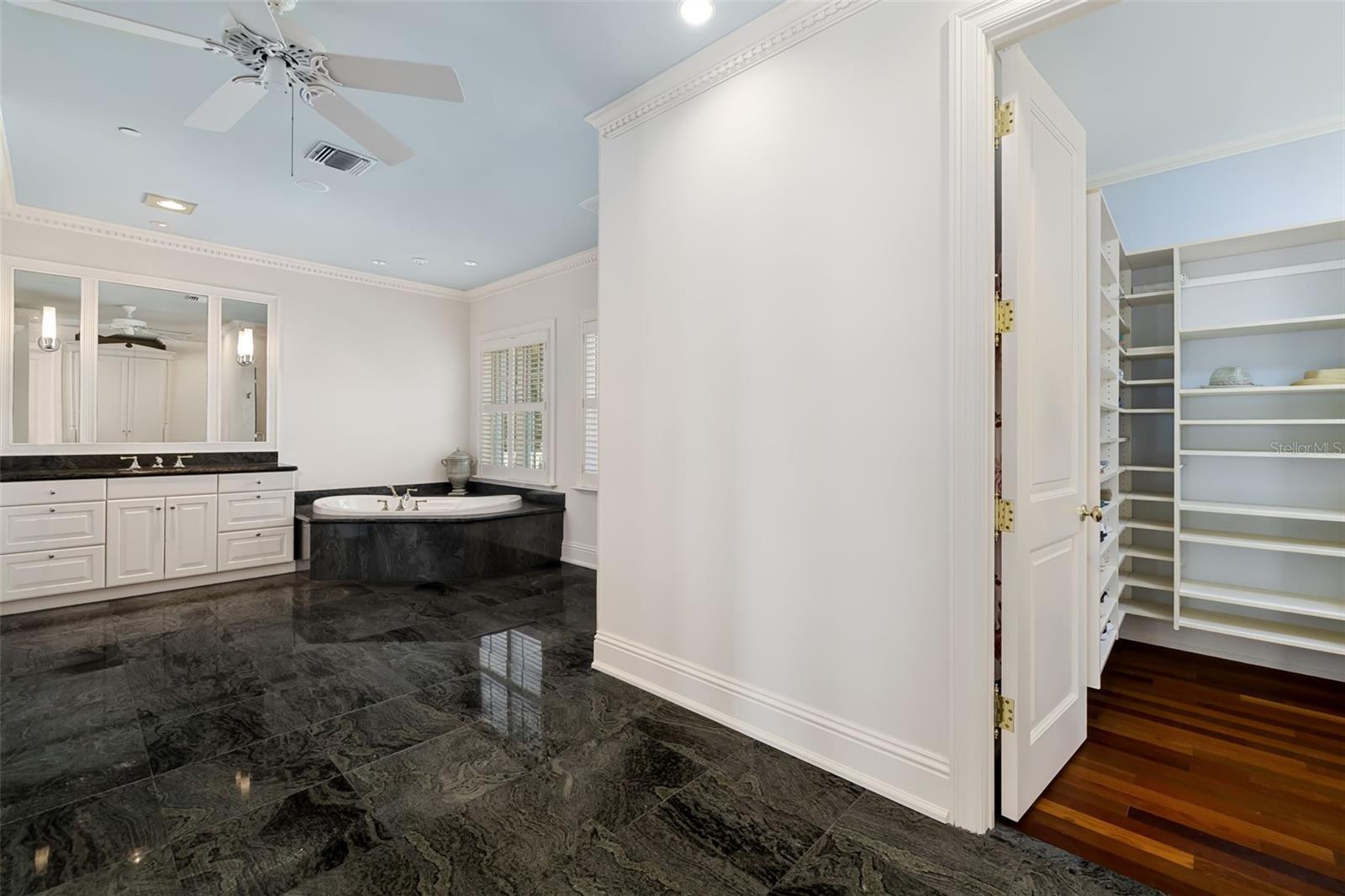 A4660258 Property Photo