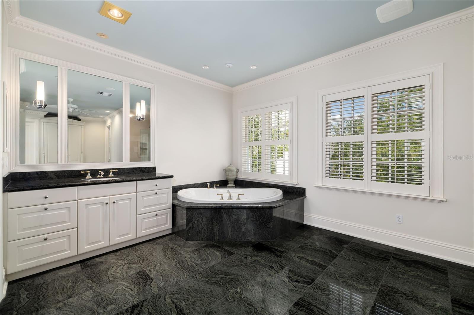 A4660258 Property Photo