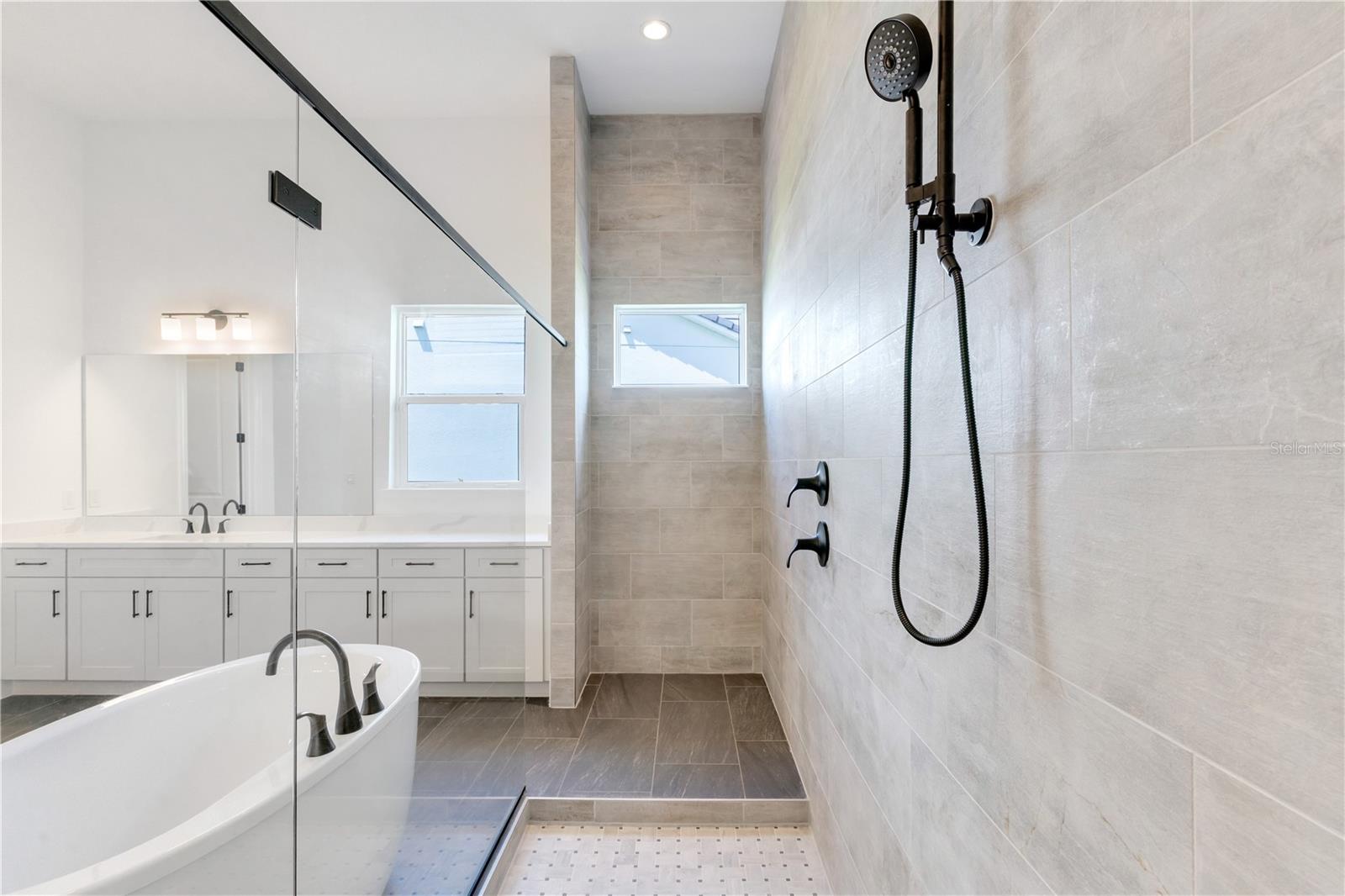 O6331025 Property Photo