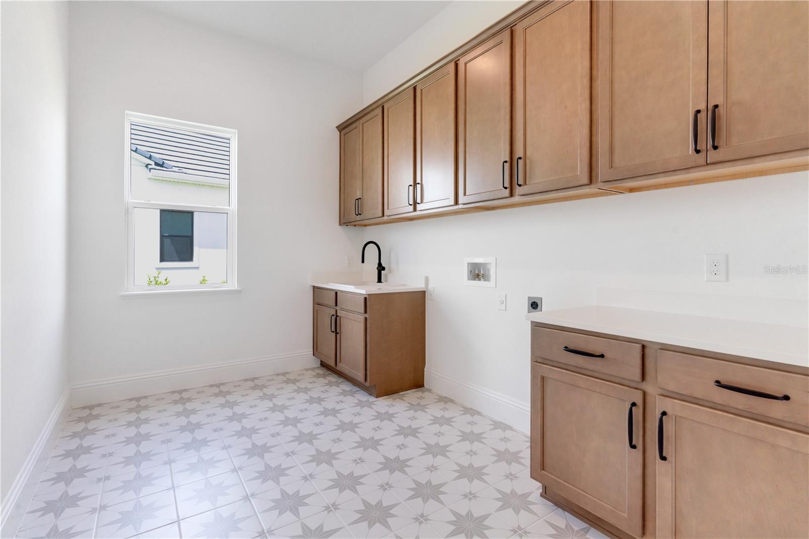 O6331025 Property Photo