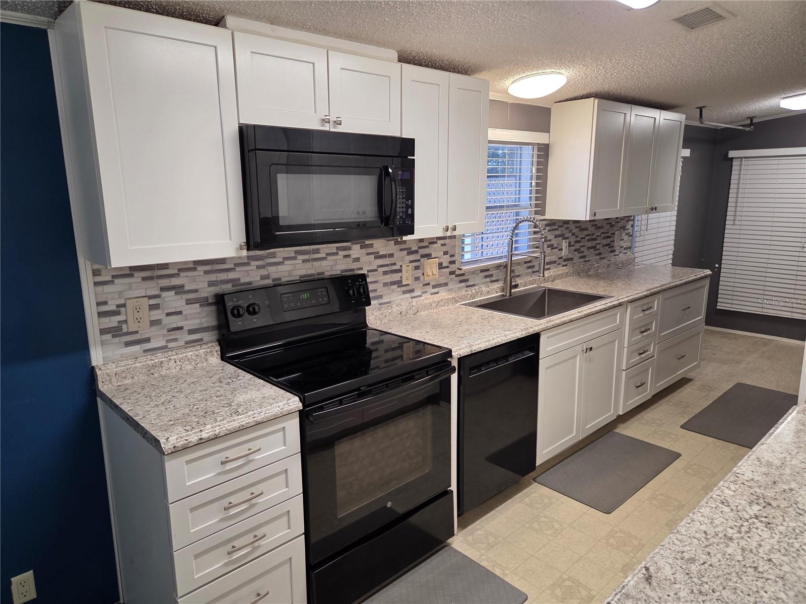 9129 WOOD TERRACE DR, TAMPA, FL, 33637