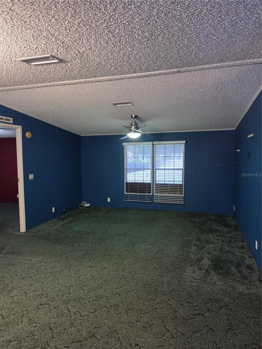 9129 WOOD TERRACE DR, TAMPA, FL, 33637