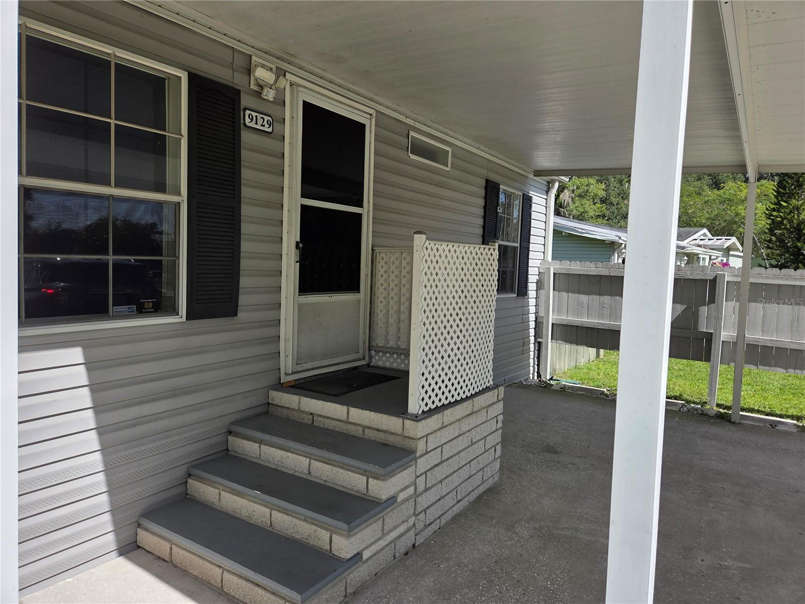 9129 WOOD TERRACE DR, TAMPA, FL, 33637