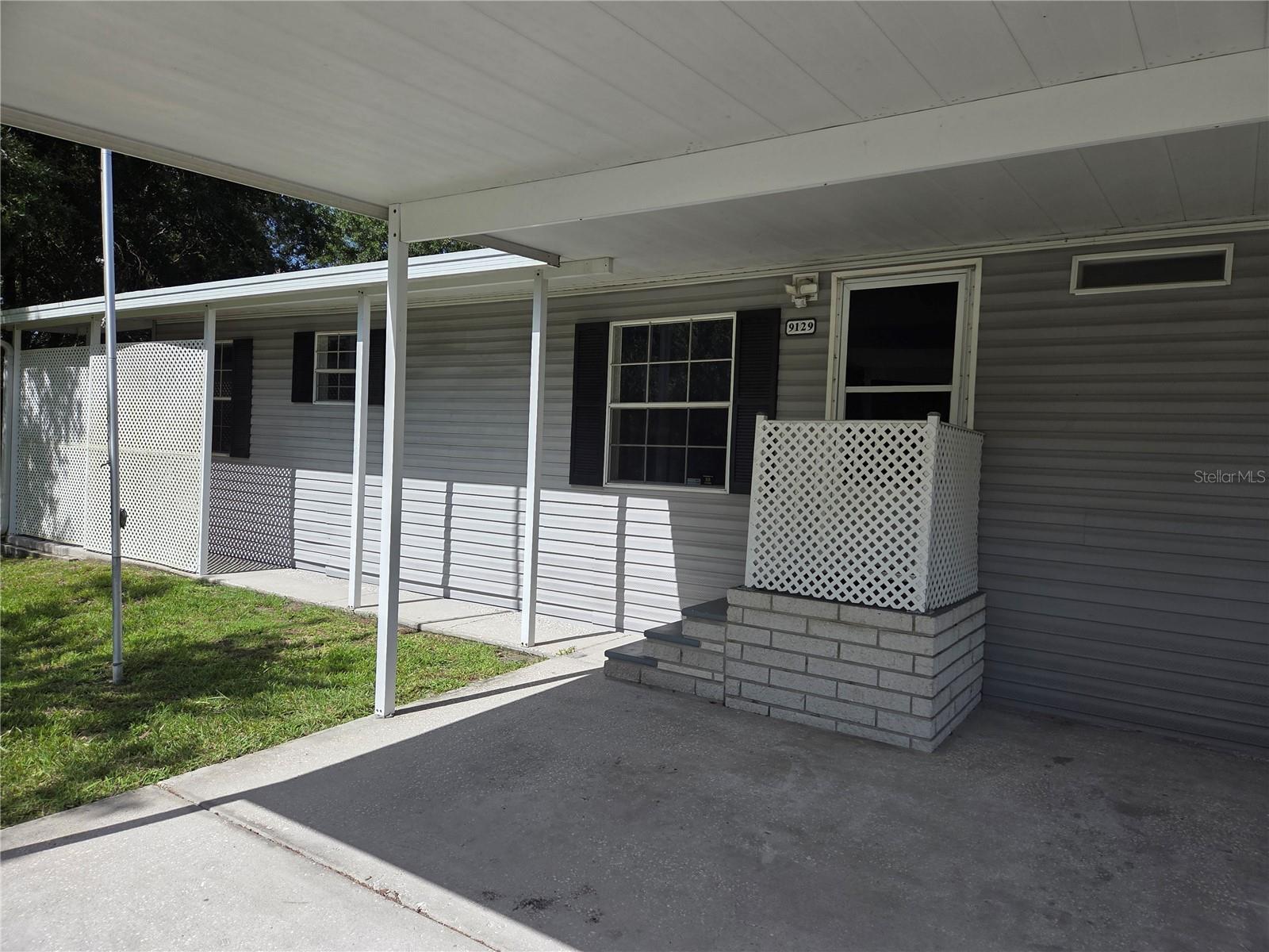 9129 WOOD TERRACE DR, TAMPA, FL, 33637