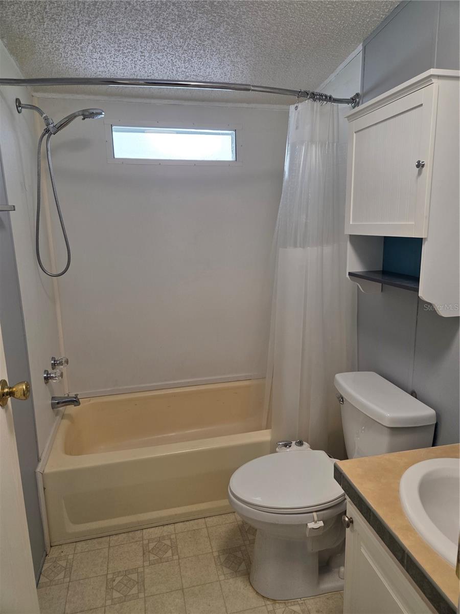 9129 WOOD TERRACE DR, TAMPA, FL, 33637