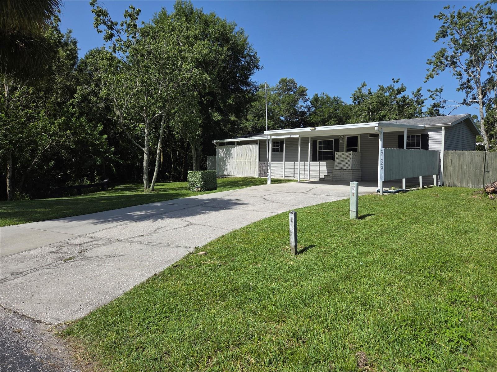 9129 WOOD TERRACE DR, TAMPA, FL, 33637