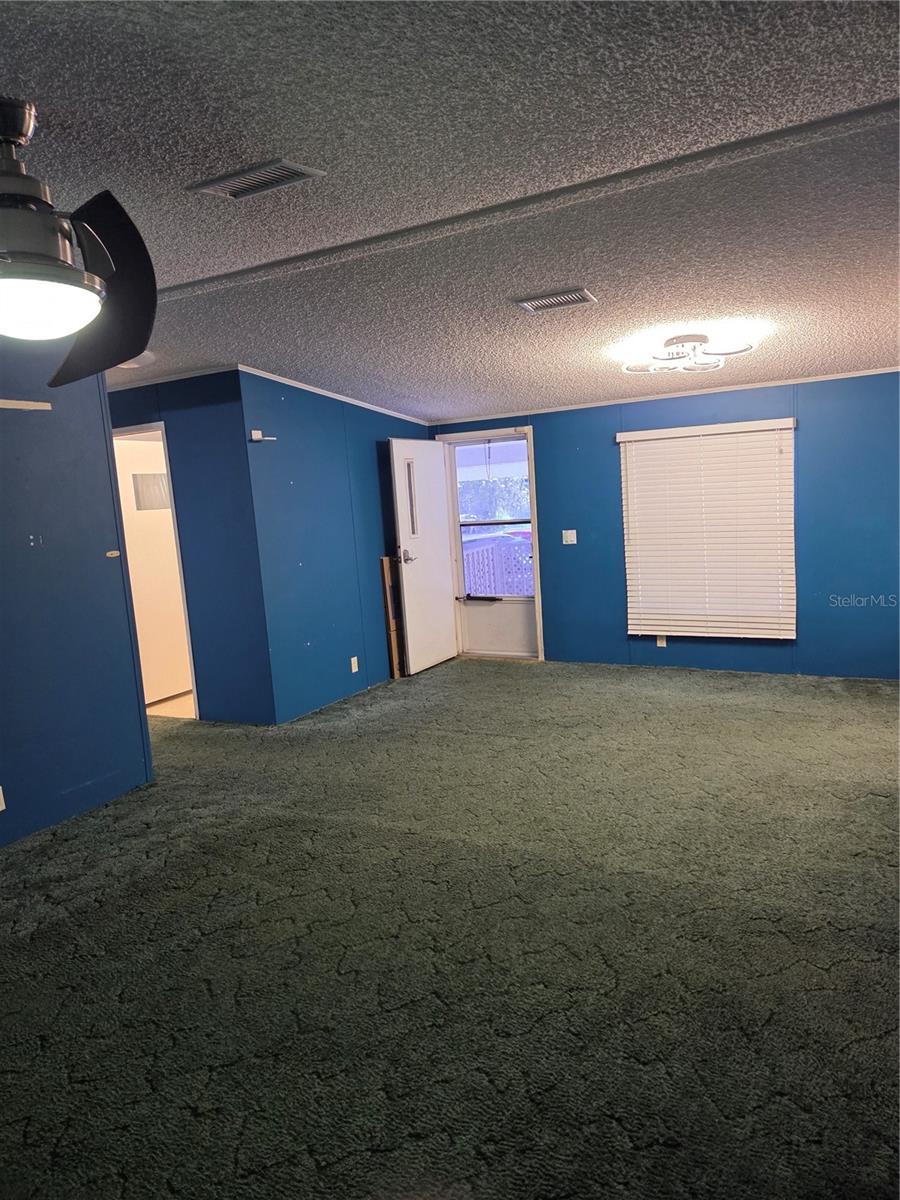 9129 WOOD TERRACE DR, TAMPA, FL, 33637