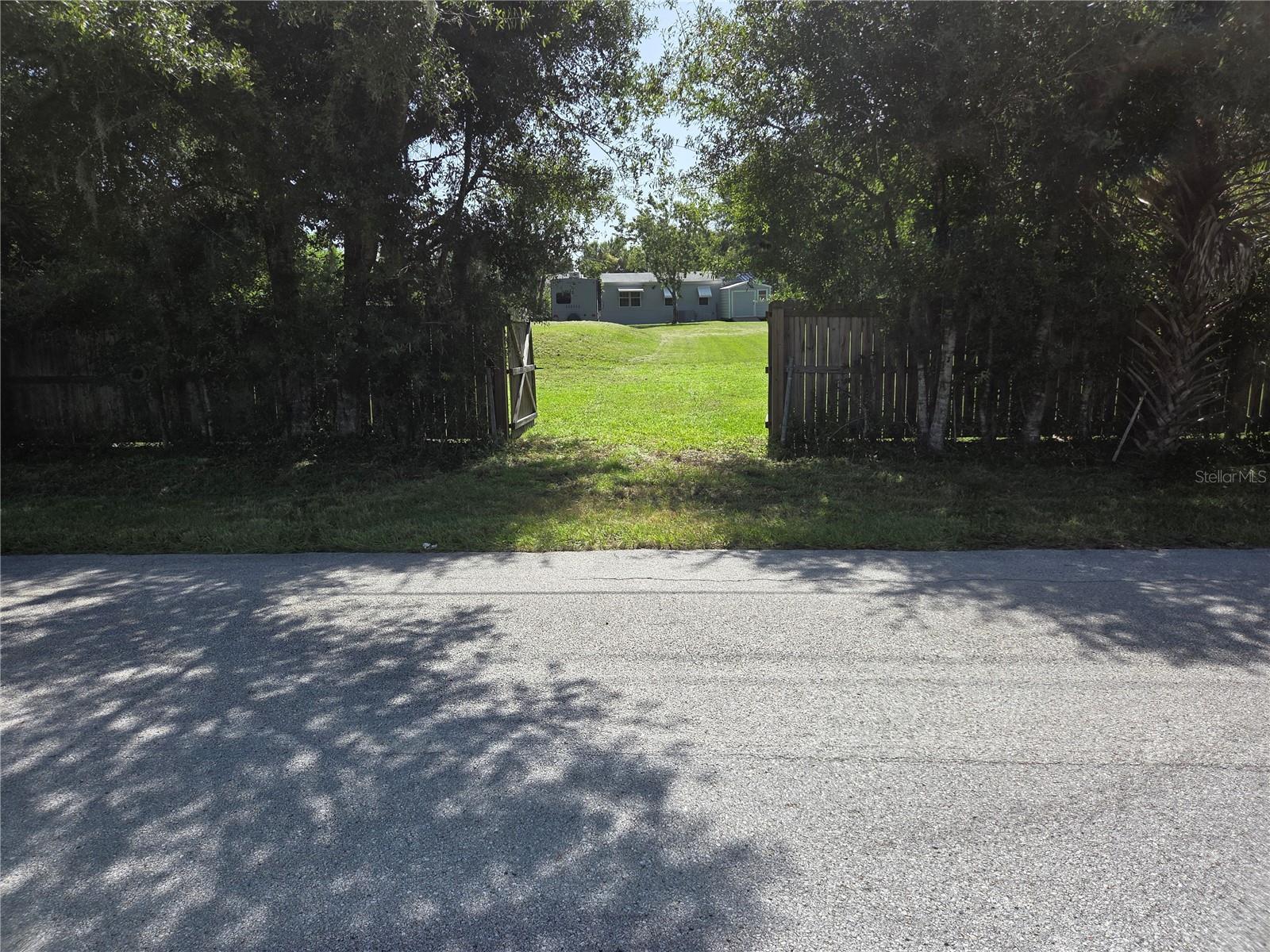 9129 WOOD TERRACE DR, TAMPA, FL, 33637