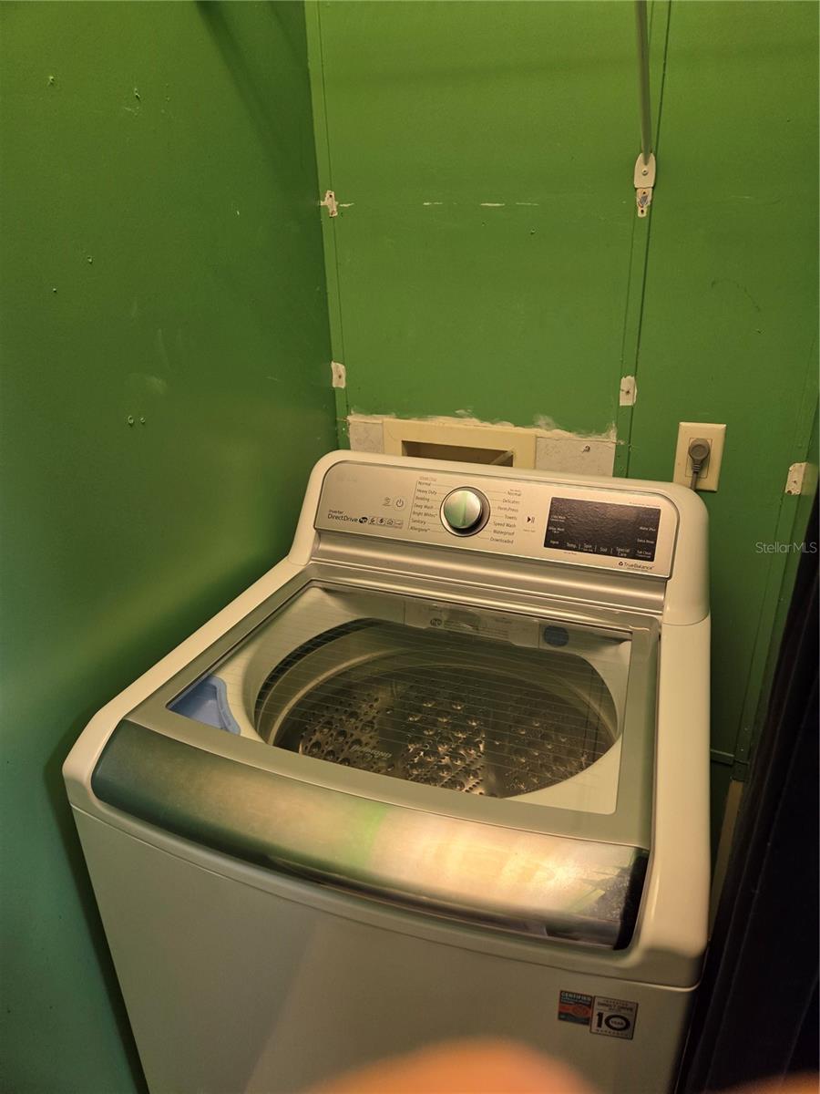 9129 WOOD TERRACE DR, TAMPA, FL, 33637