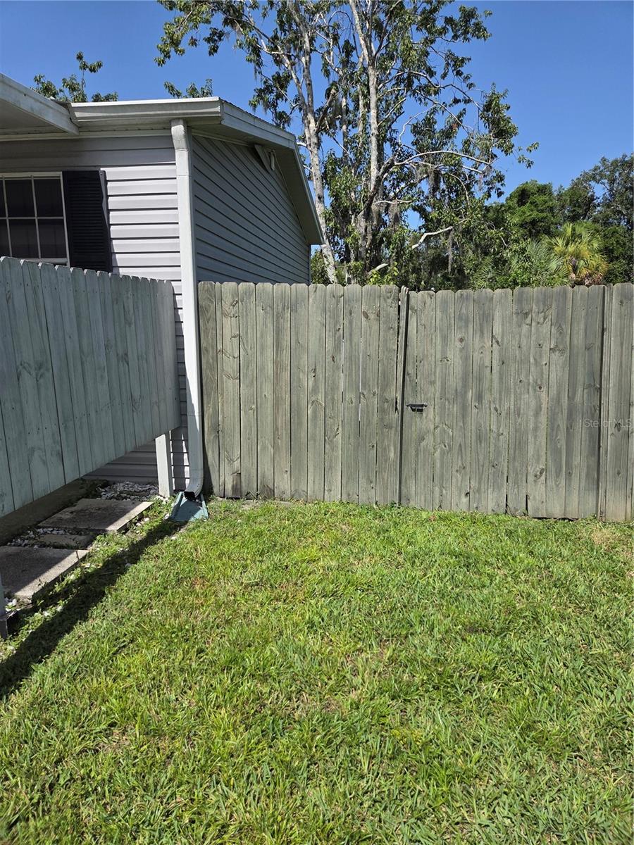 9129 WOOD TERRACE DR, TAMPA, FL, 33637