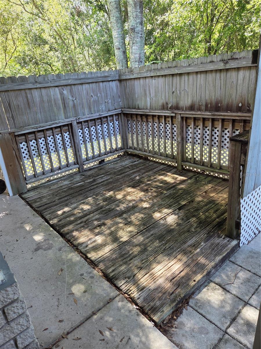 9129 WOOD TERRACE DR, TAMPA, FL, 33637