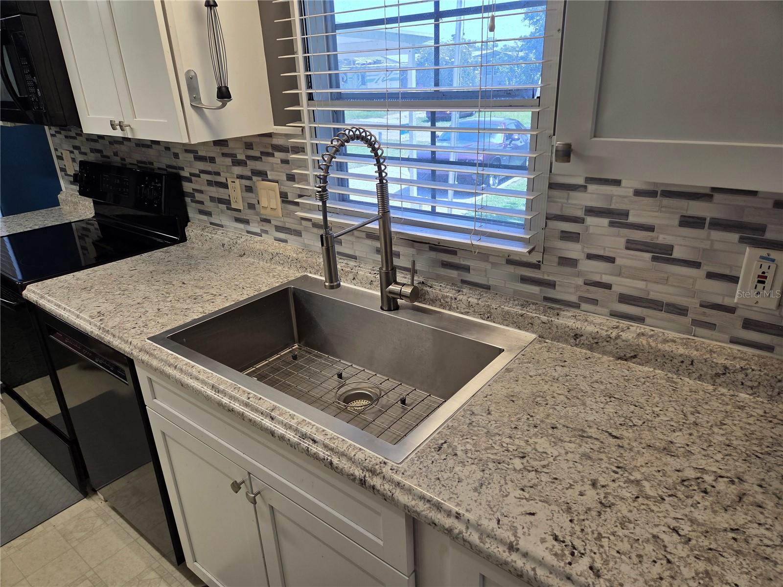 9129 WOOD TERRACE DR, TAMPA, FL, 33637