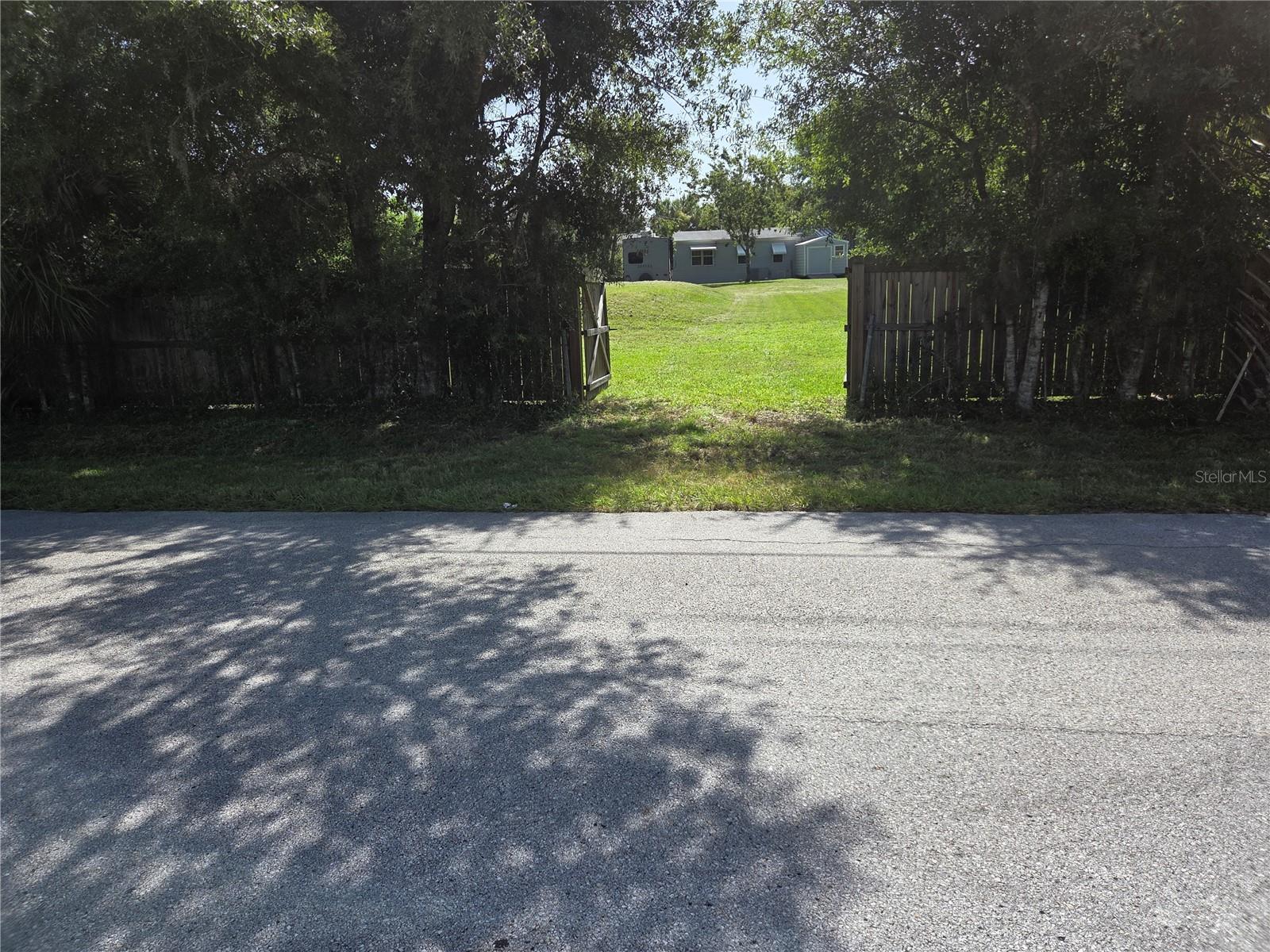 9129 WOOD TERRACE DR, TAMPA, FL, 33637