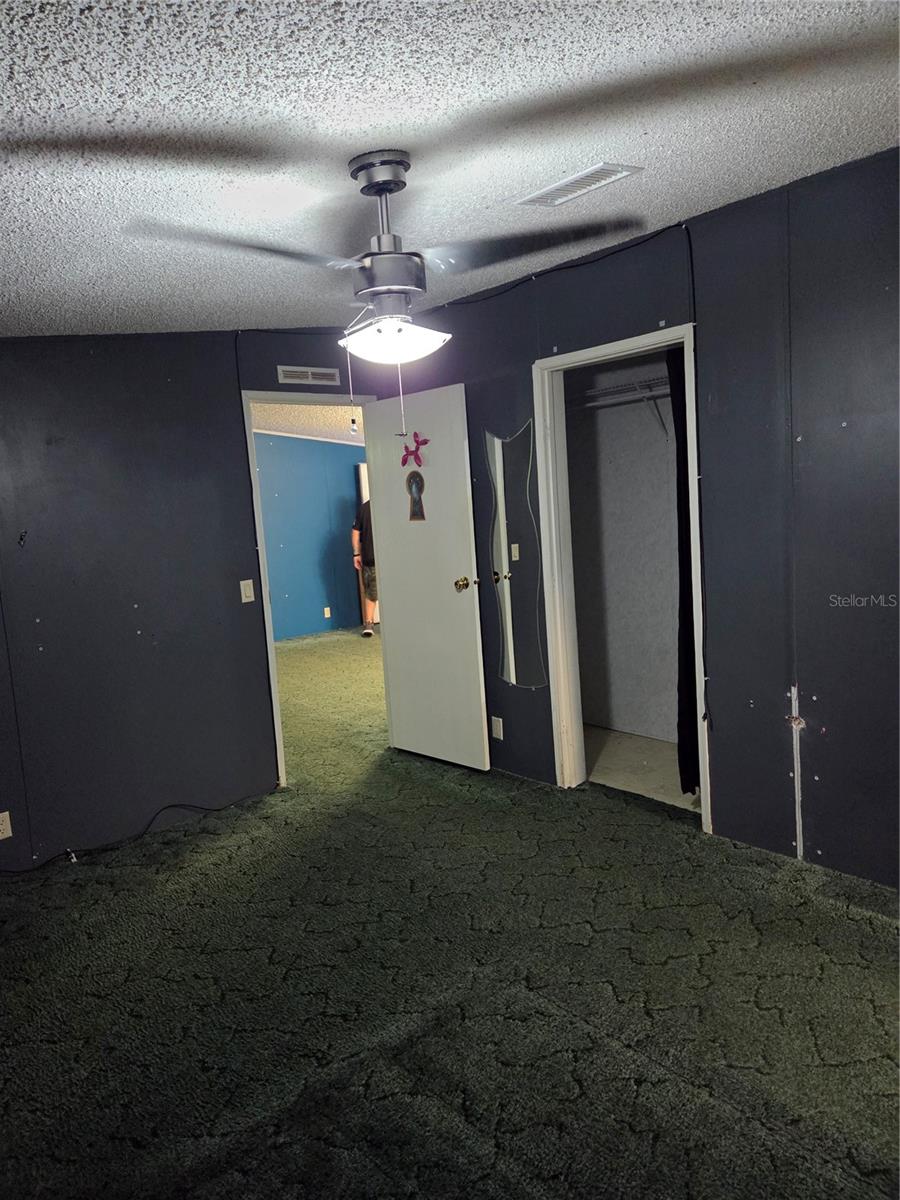 9129 WOOD TERRACE DR, TAMPA, FL, 33637