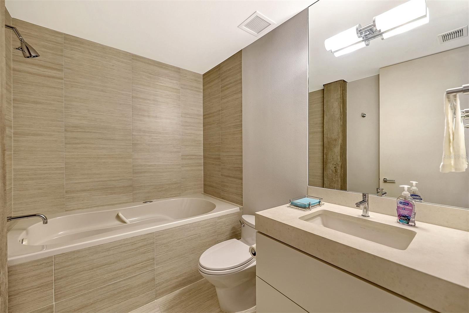 A4660281 Property Photo